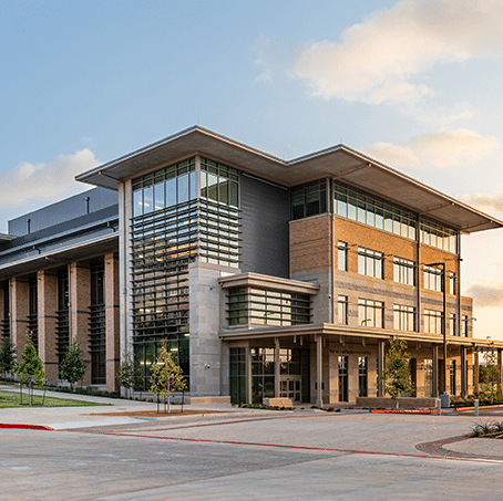 The Science and Engineering Building (SEB) is strategically situated at the southern end of the campus, welcoming students through the "Paseo del Sur" access.