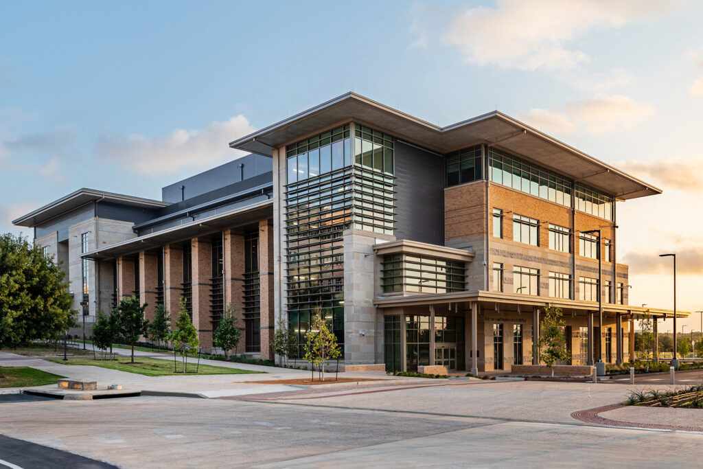 The Science and Engineering Building (SEB) is strategically situated at the southern end of the campus, welcoming students through the "Paseo del Sur" access.