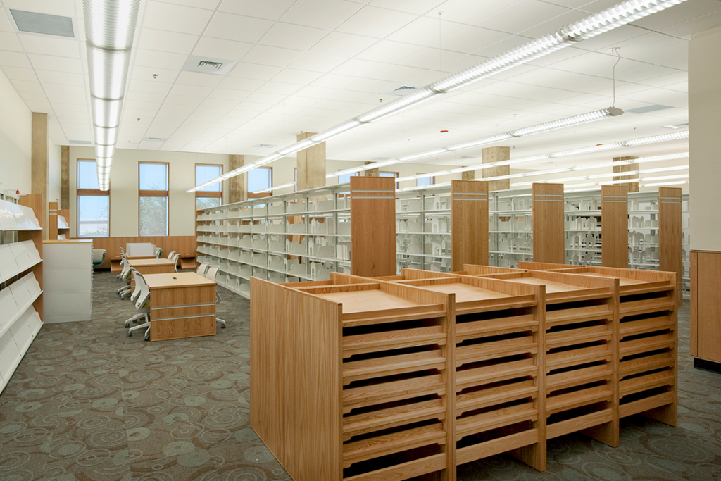 The UT Marine Science Institute research library's flexible design and ample space for collections prioritize accessibility and functionality.