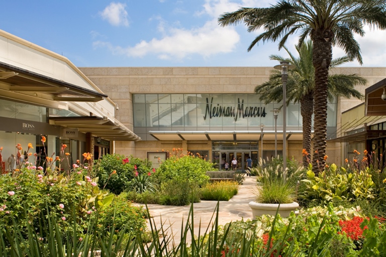 Lush landscaping at the Neiman Marcus courtyard.