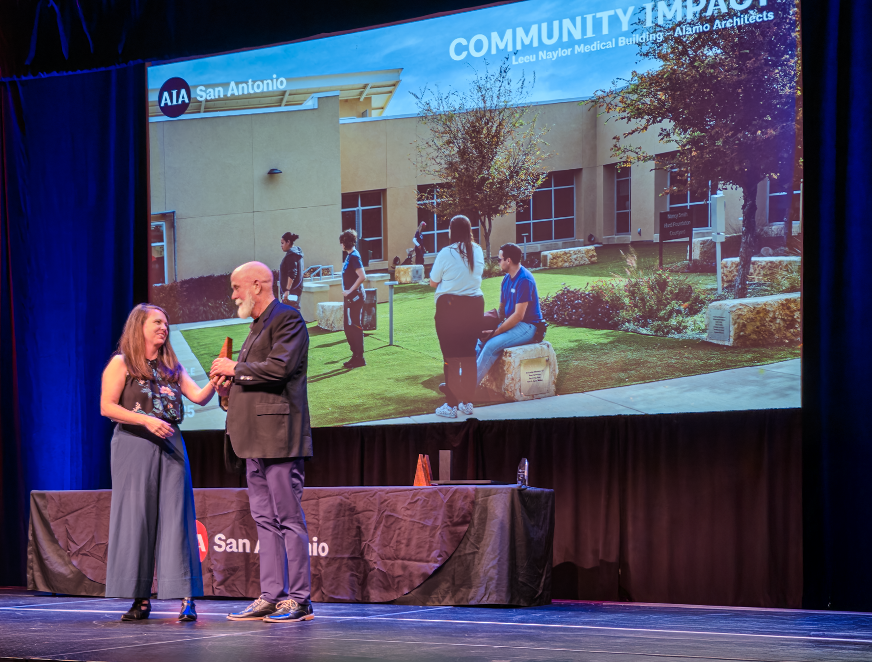 Billy Lawrence, AIA, receives the Community Impact Award. Photo, Juan Fernando Ortega, AIA.